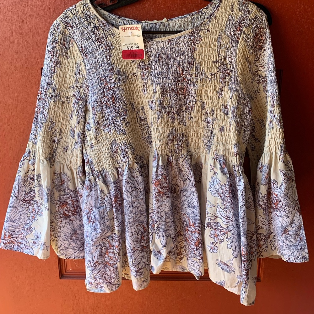 Cotton print bell sleeved top - Picture 2 of 4